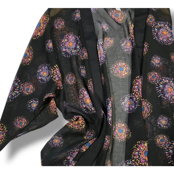 MUDD women's black multicolor Pattern semi-sheer short sleeves kimono cardigan​ - Picture 3 of 7